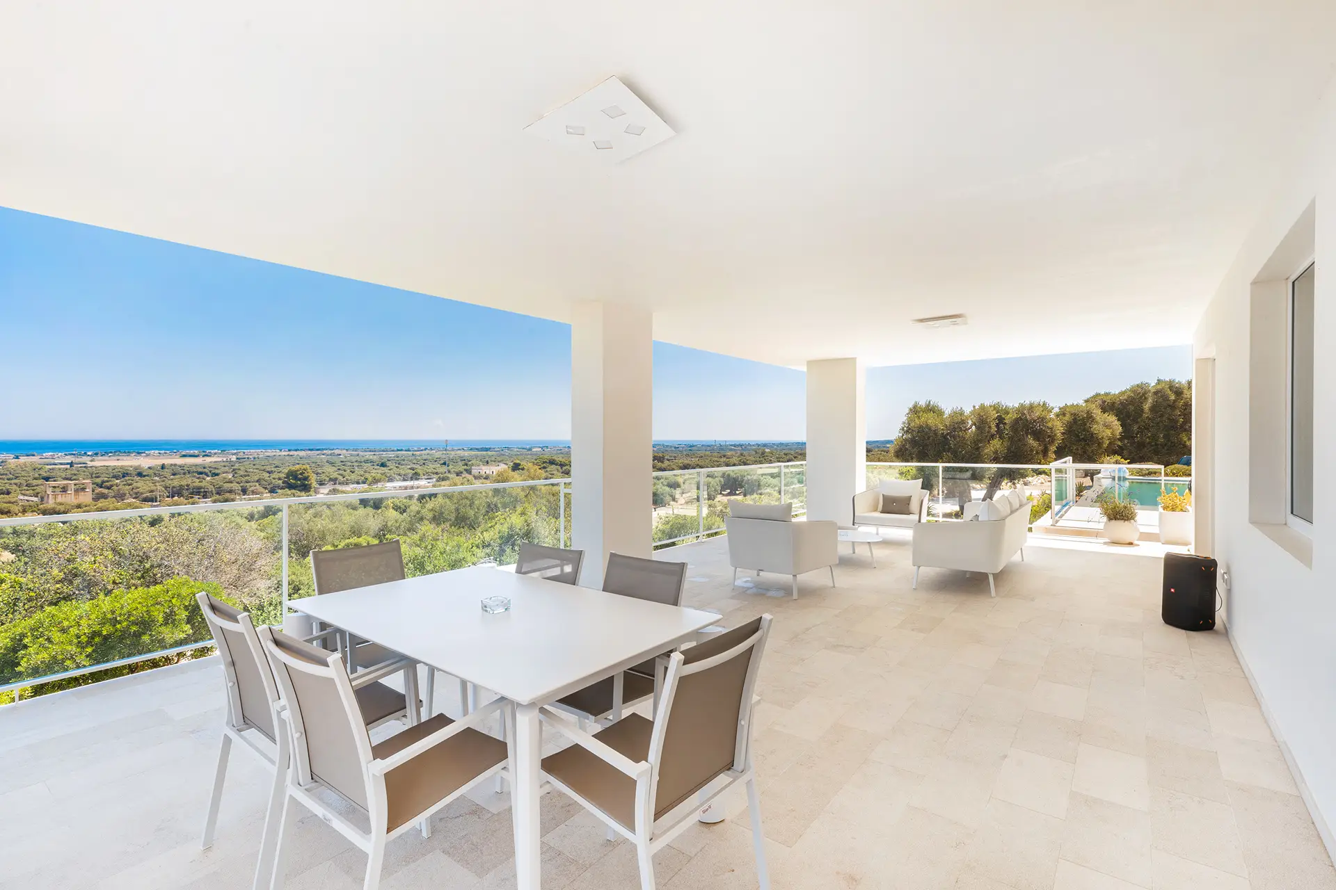 Outdoor dining with seaview