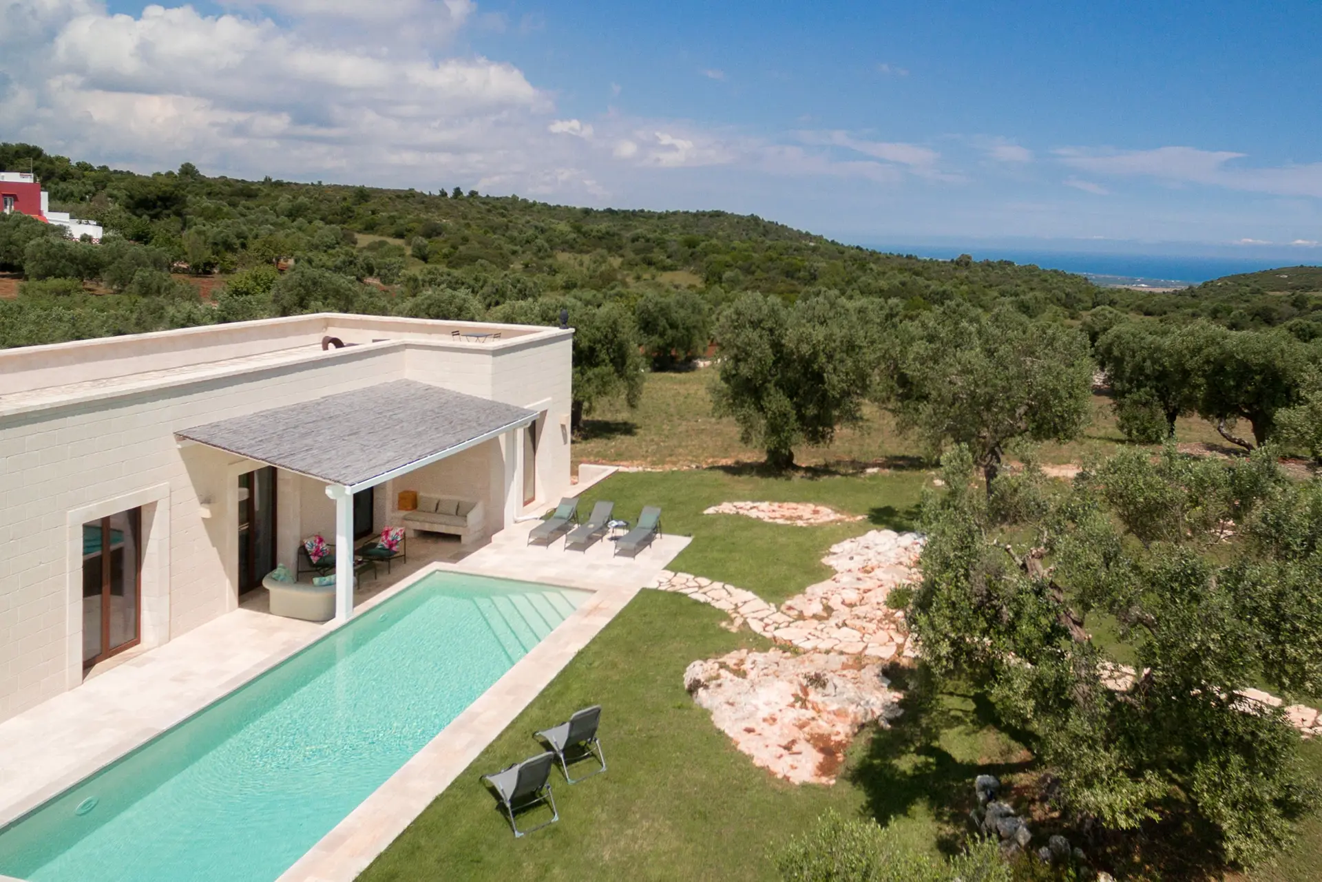 01_Villa_Elisa_Puglia_Paradise_luxury_outside_pool_are_relax_entrance