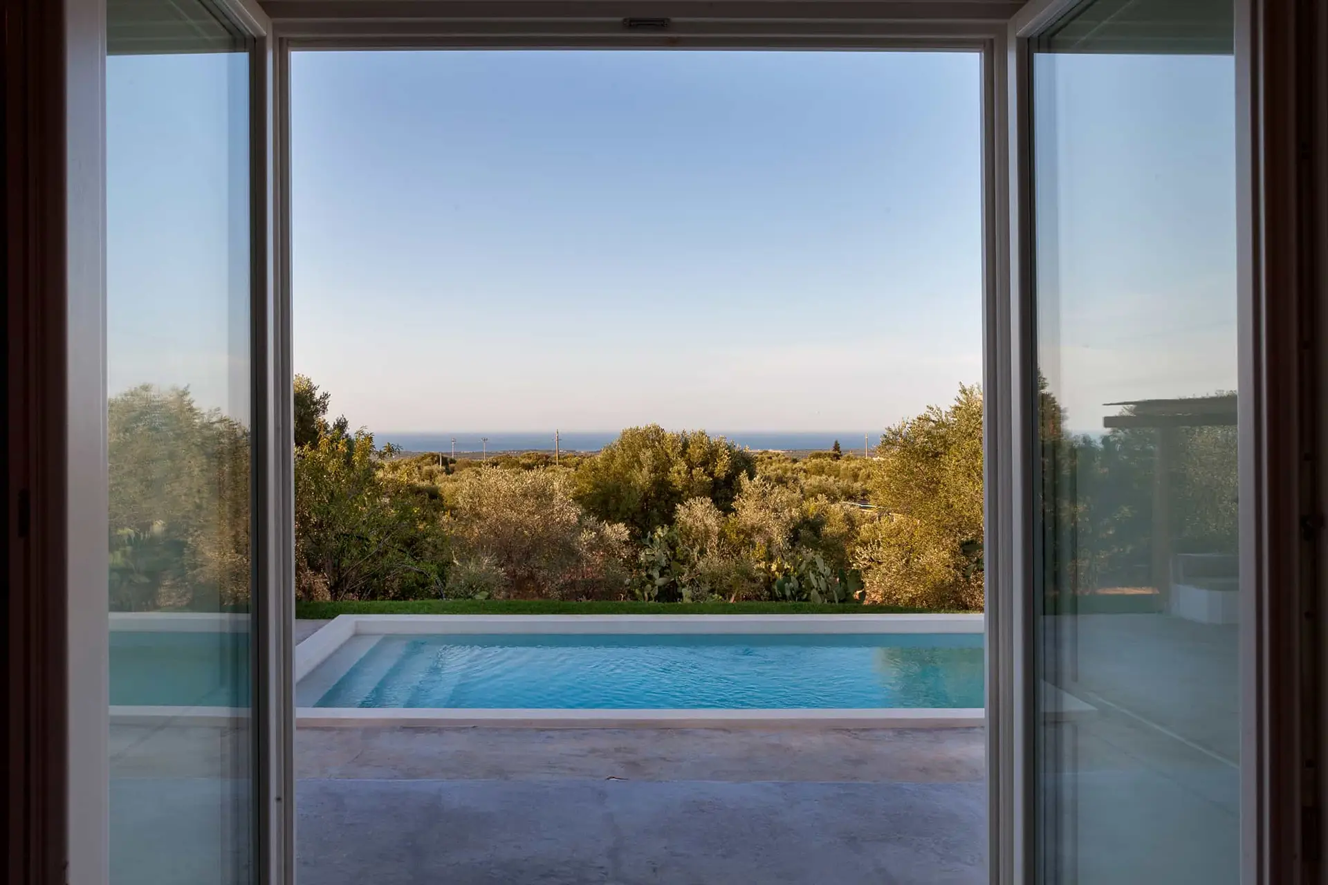 06_Villa_Margareta_Puglia_Paradise_luxury_seafront_bedroom_ensuite_bathroom_pool_sea_view
