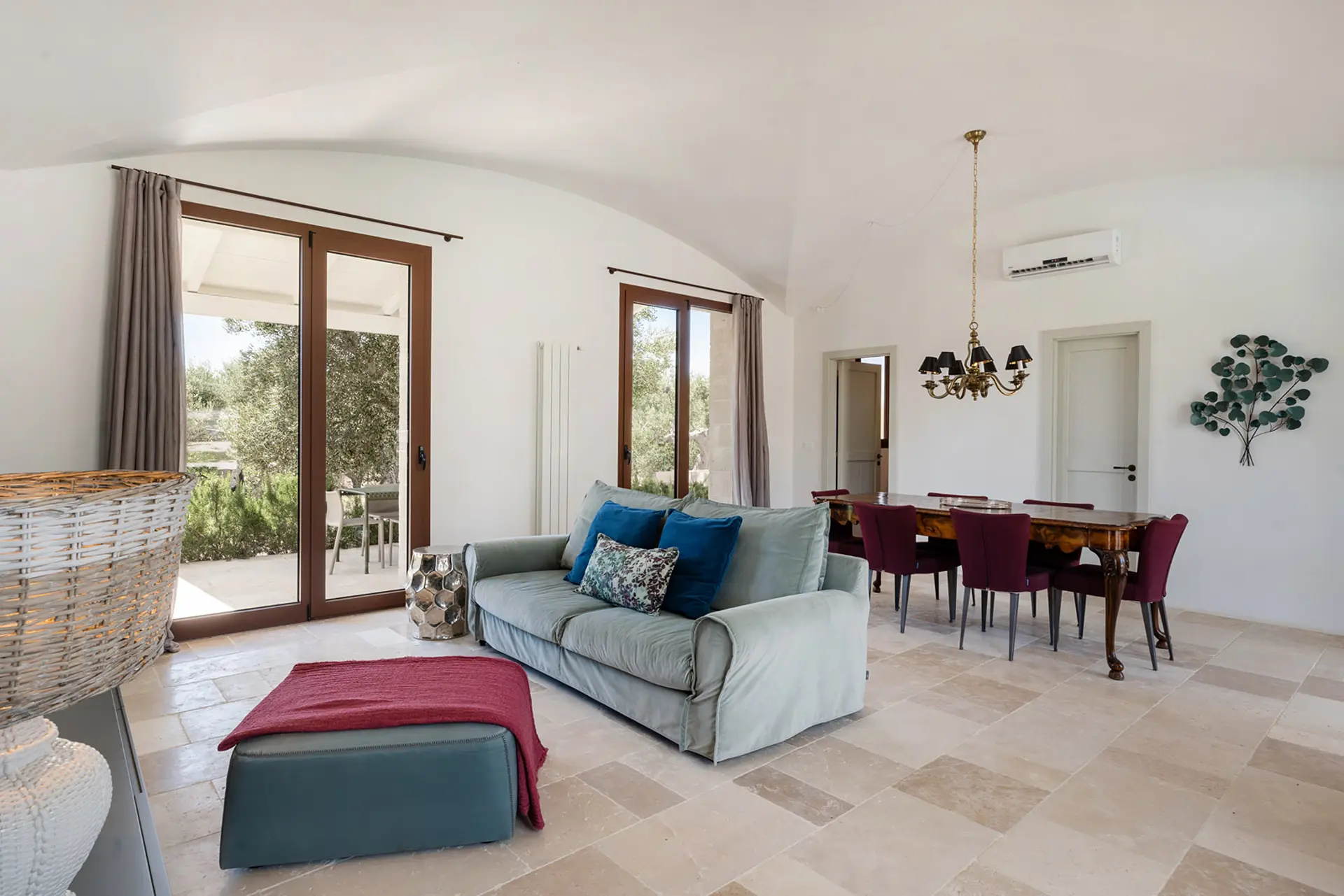 0_07 _NUOVA _Villa_Elisa_Puglia_Paradise_luxury_inside_living_relax_area_sofa_risultato