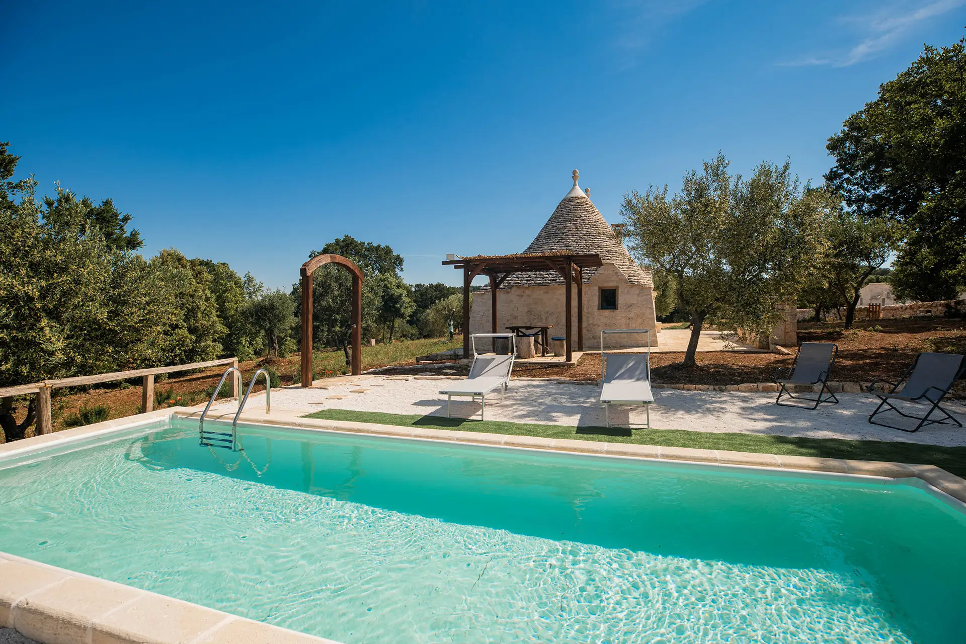 Solarium and private pool