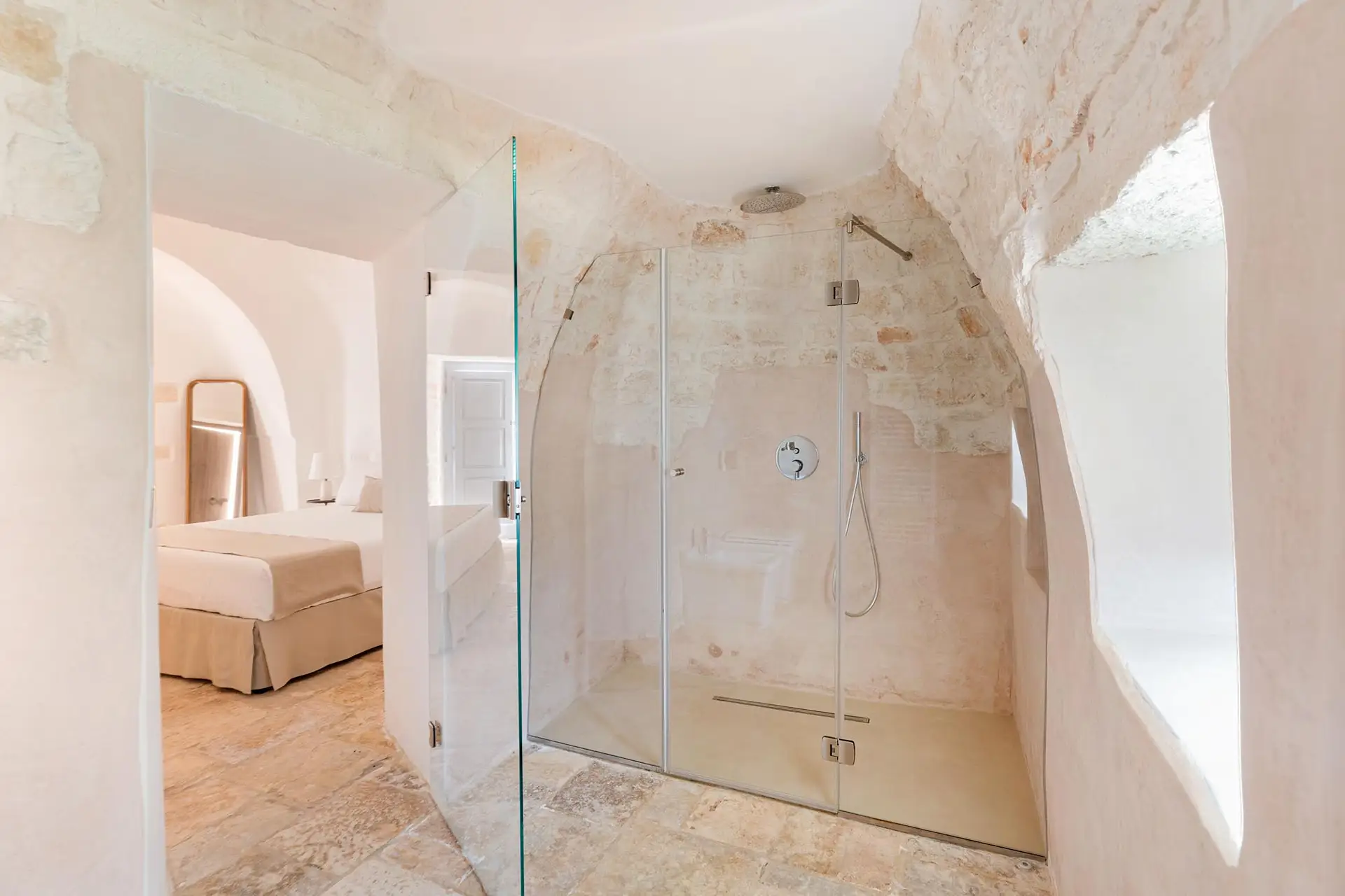 Ensuite bathroom of the suite