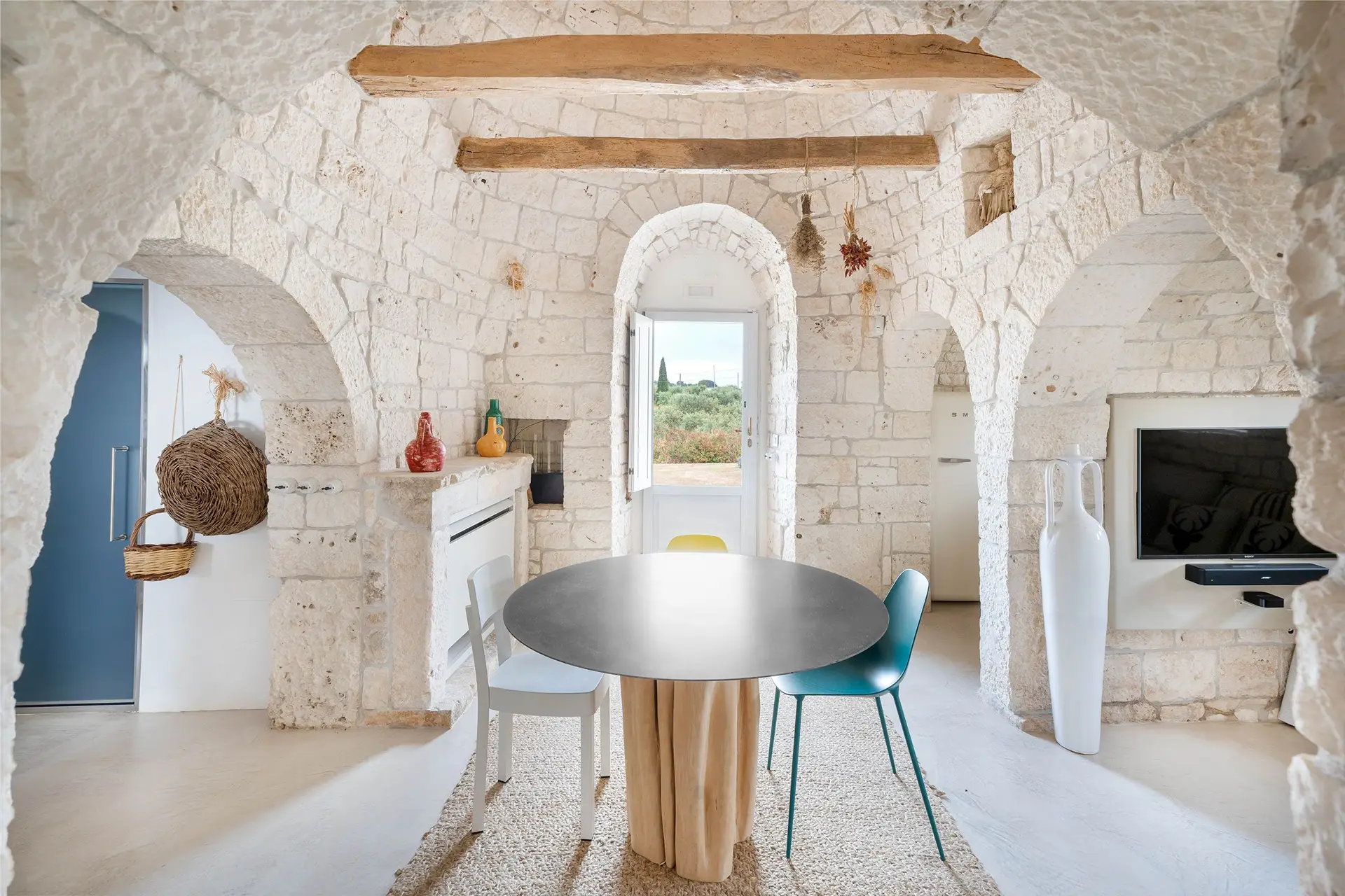 12_Puglia_Paradise_Trullo_Atena_luxury_villa_living_kitchen