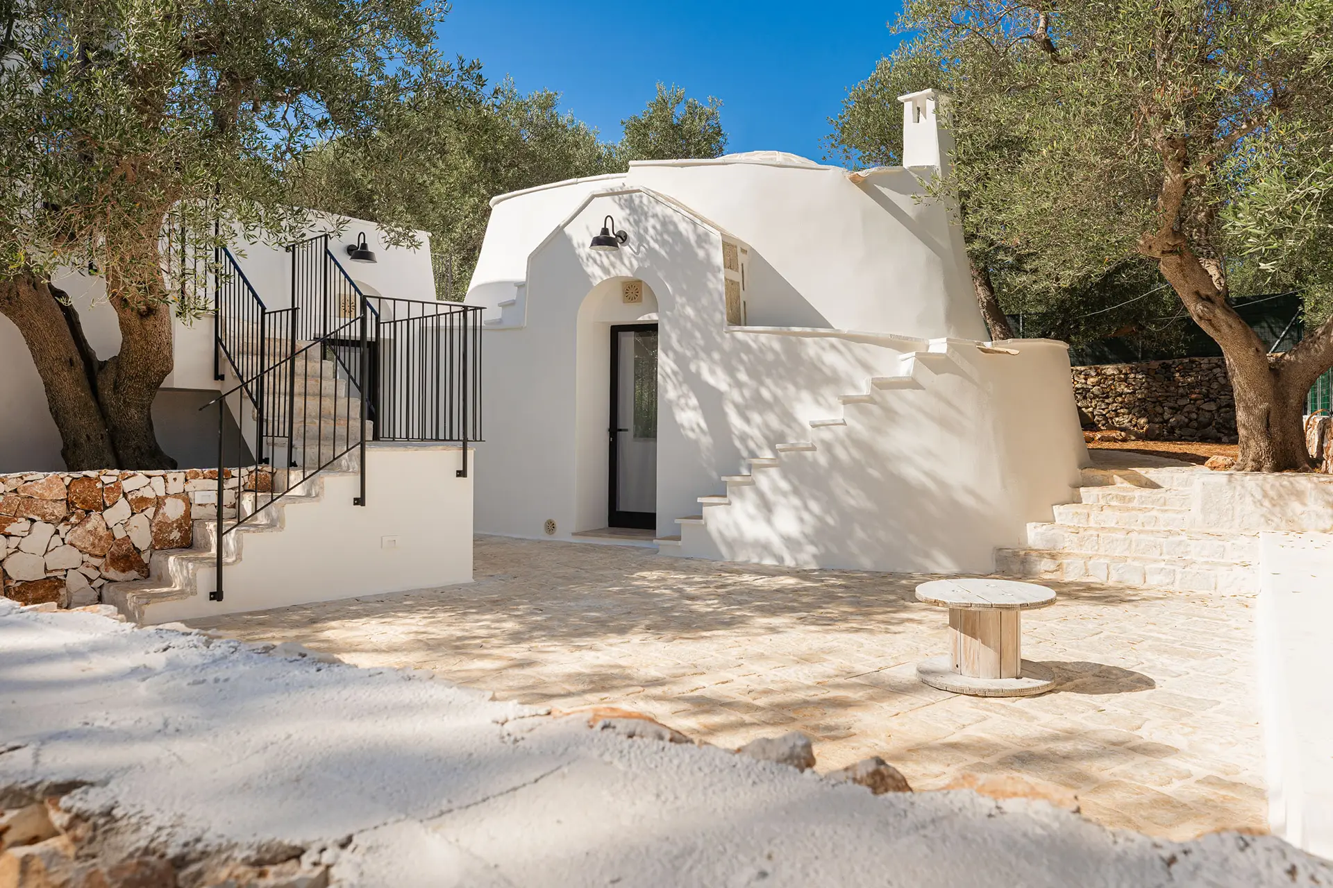 Semi-detached Trullo suite and 1-floor bedroom