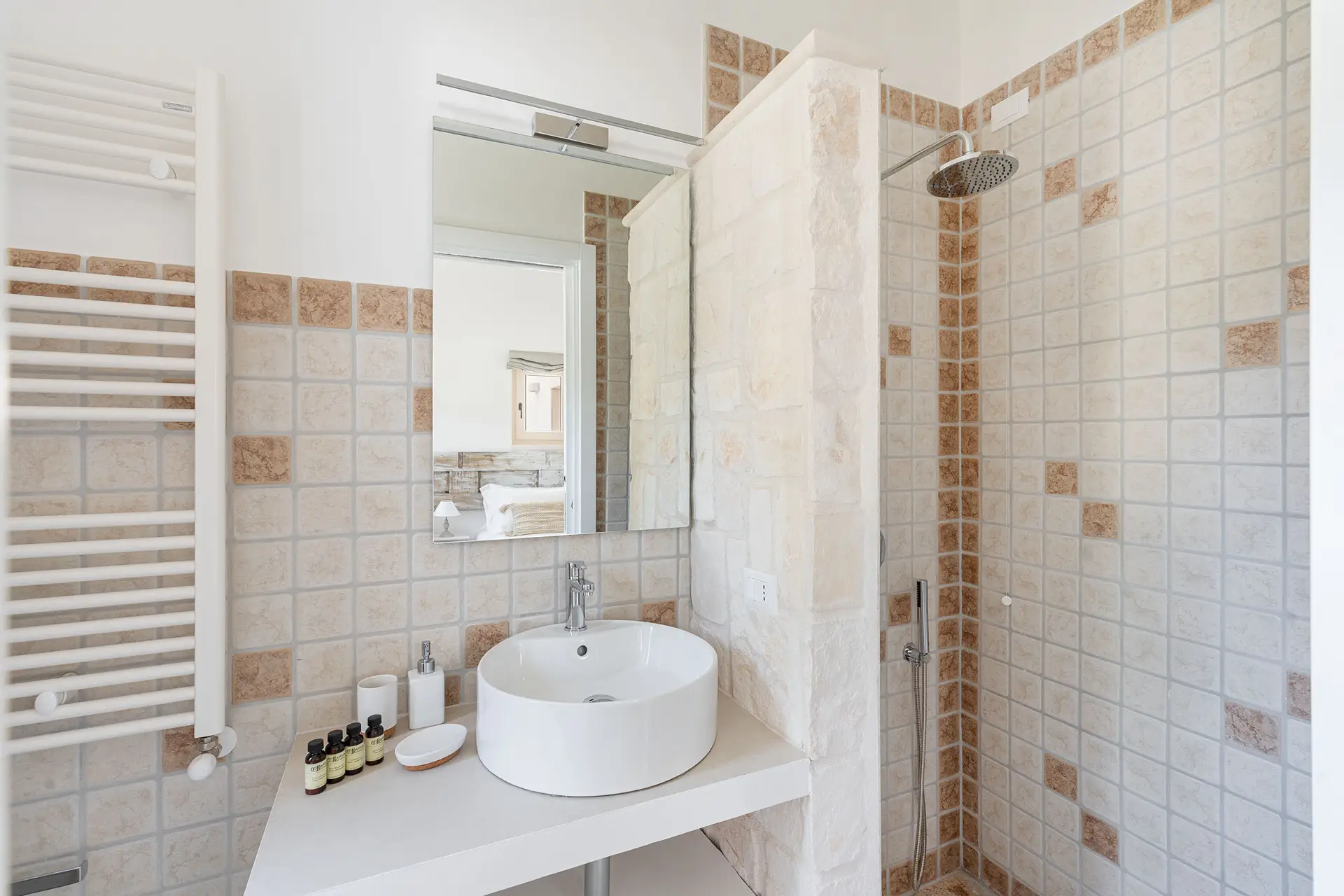 Ensuite bathroom 2 with shower