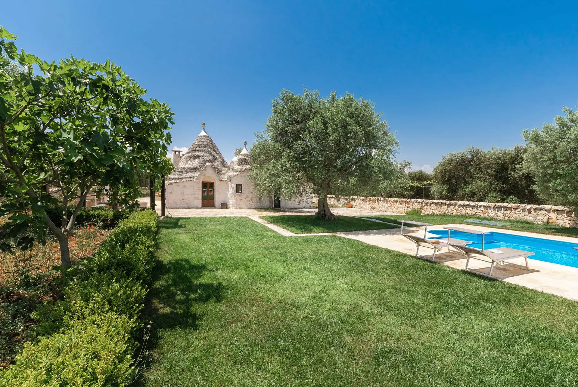 19_Trullo_Due_Ulivi_swimming_pool_relax_area_risultato