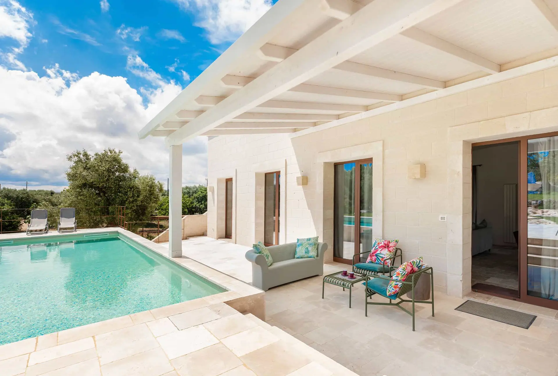 21_Villa_Elisa_Puglia_Paradise_luxury_outside_pool_are_relax_entrance_risultato