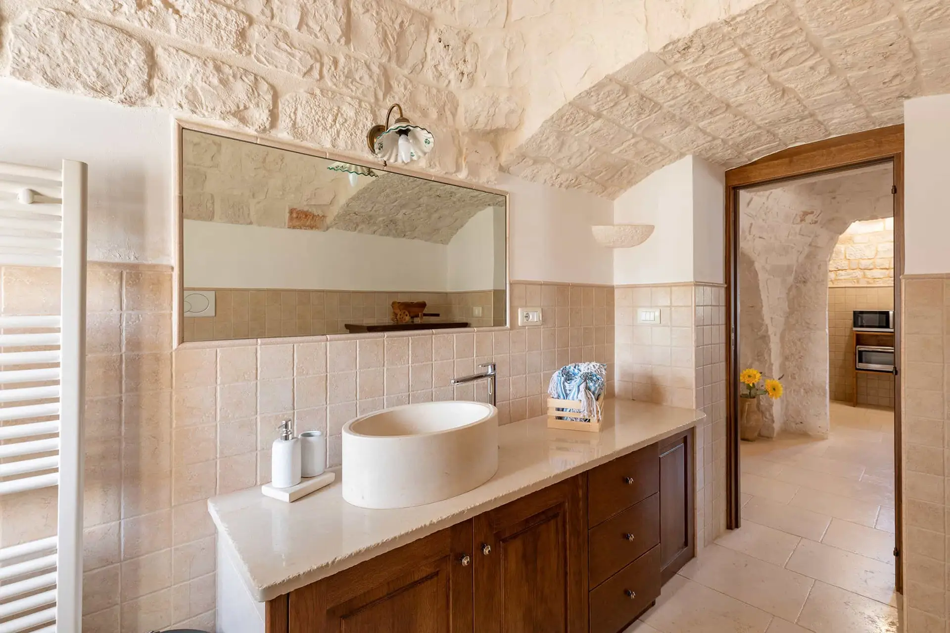 Main bathroom with shower