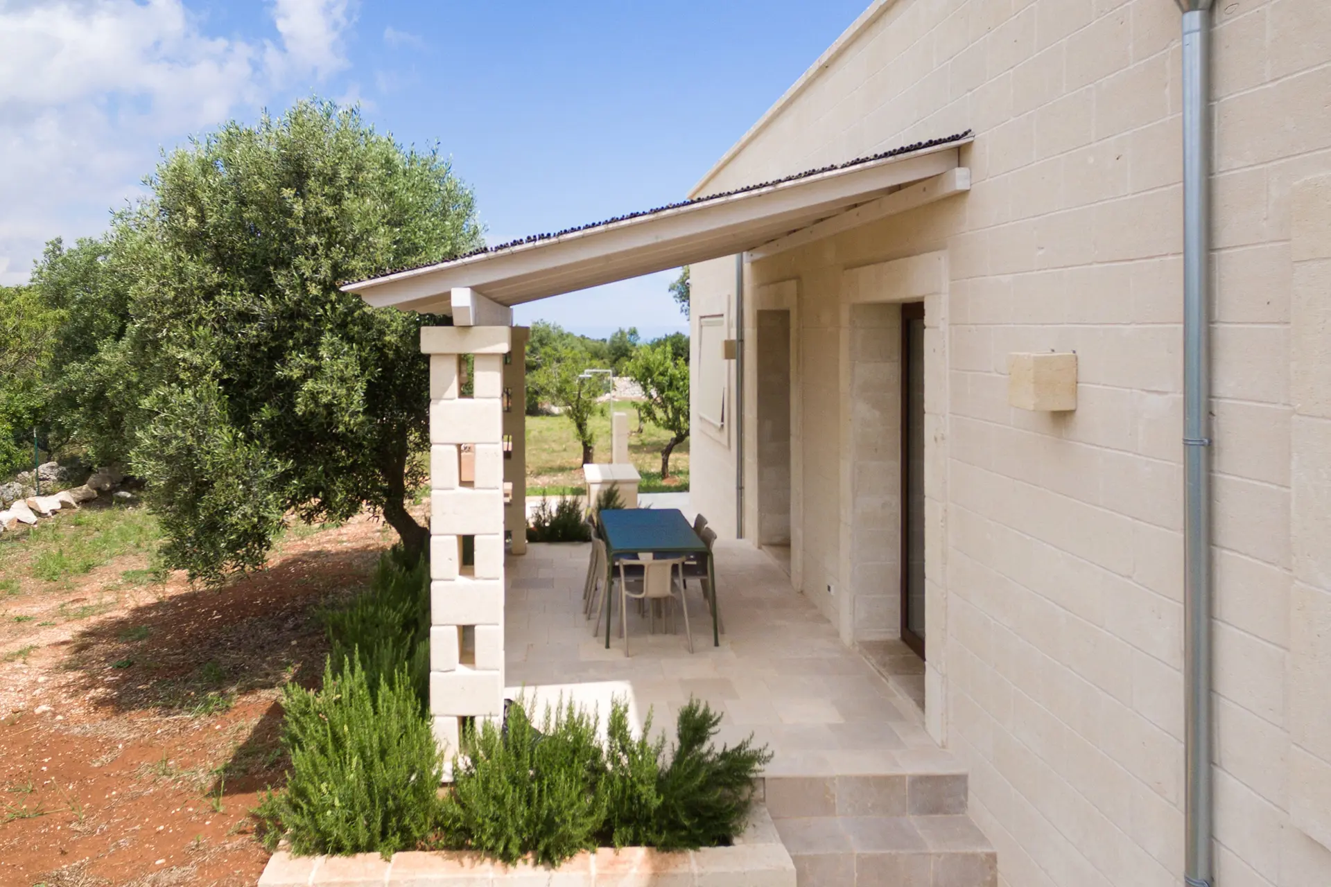 25_Villa_Elisa_Puglia_Paradise_luxury_outside_entrance