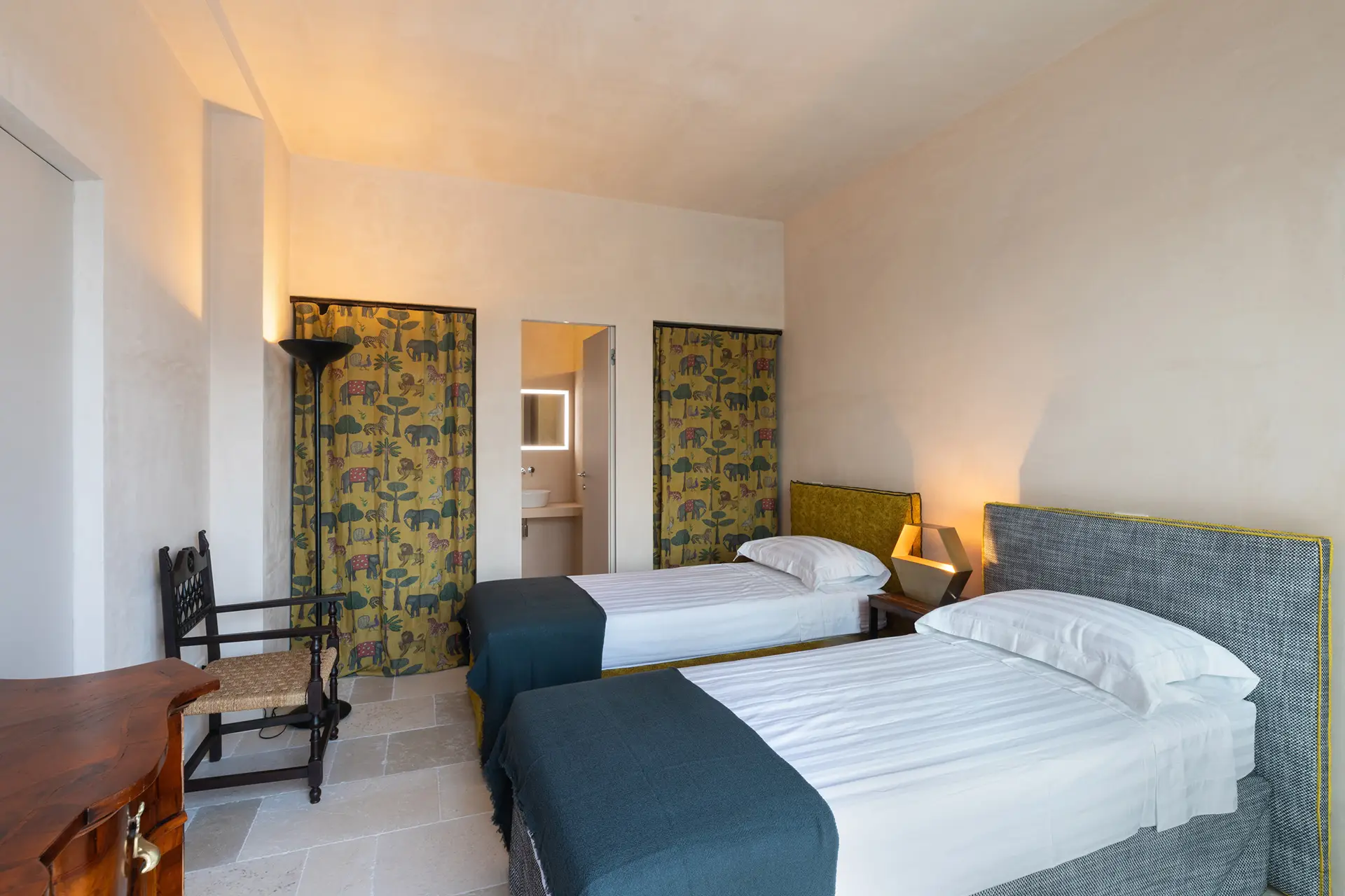 Twin bedroom with ensuite and seaview