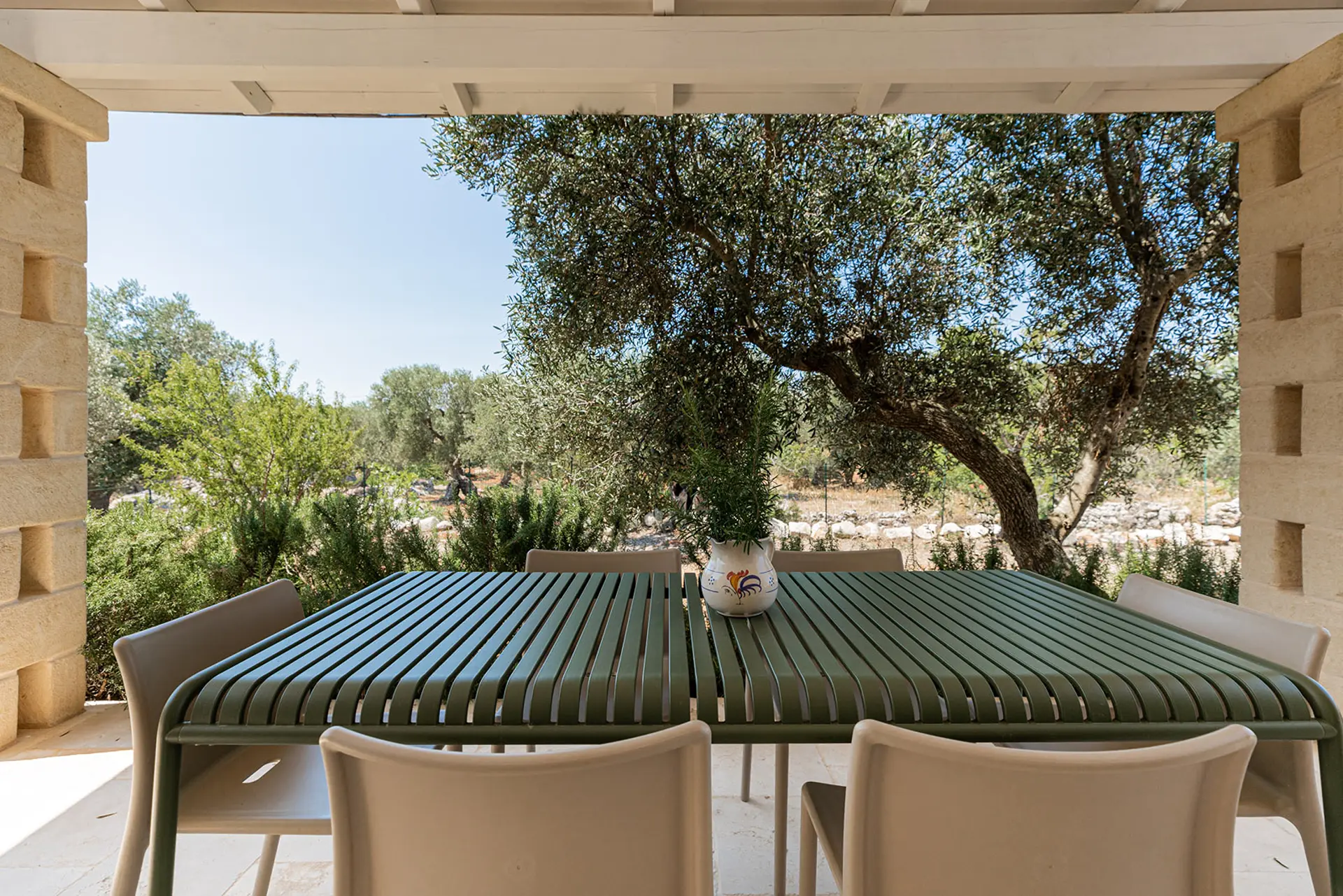 29_NUOVA_Villa_Elisa_Puglia_Paradise_luxury_outside_dining_area_risultato