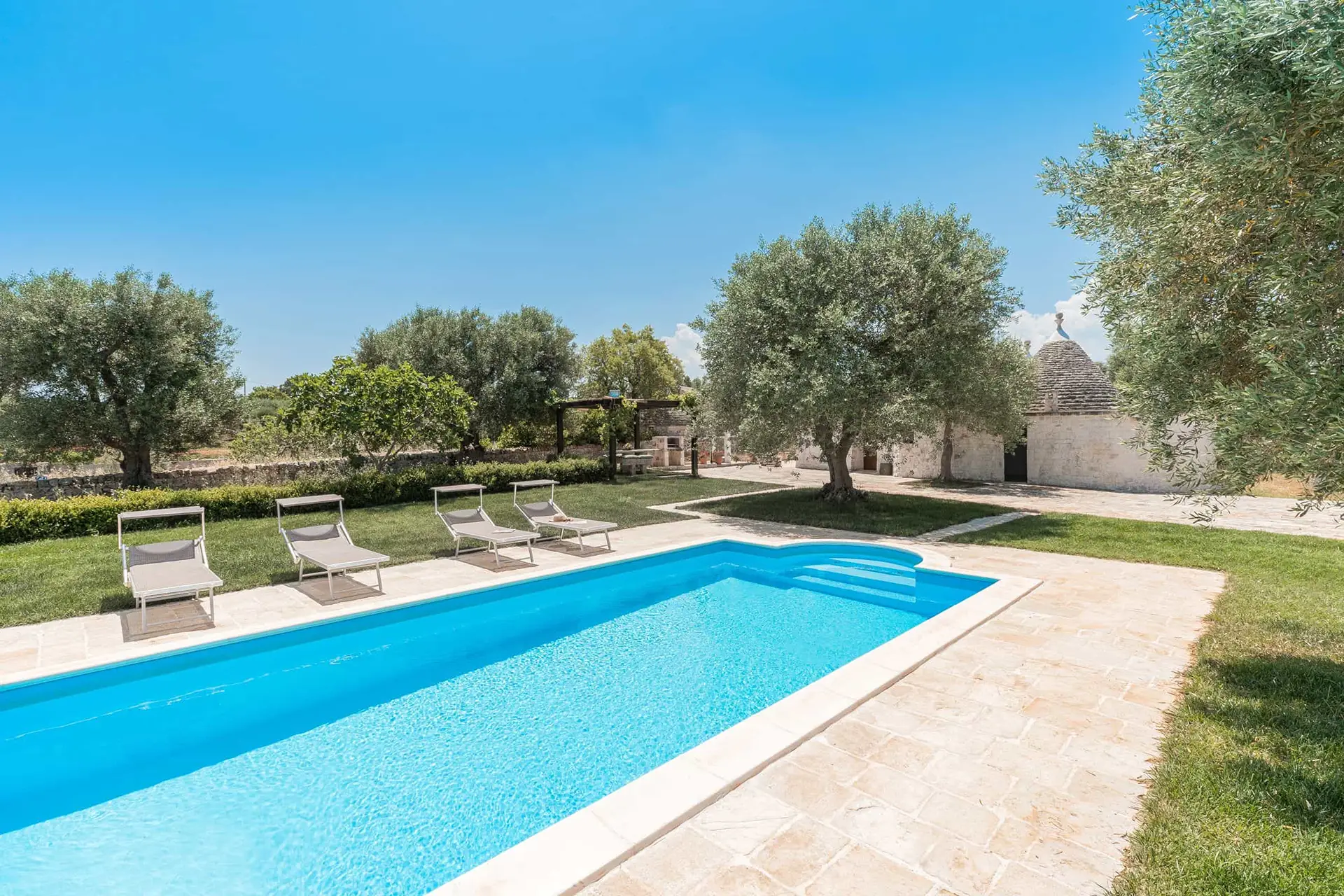 30_Trullo_Due_Ulivi_Luxury_Villa_outdoor_entrance_risultato