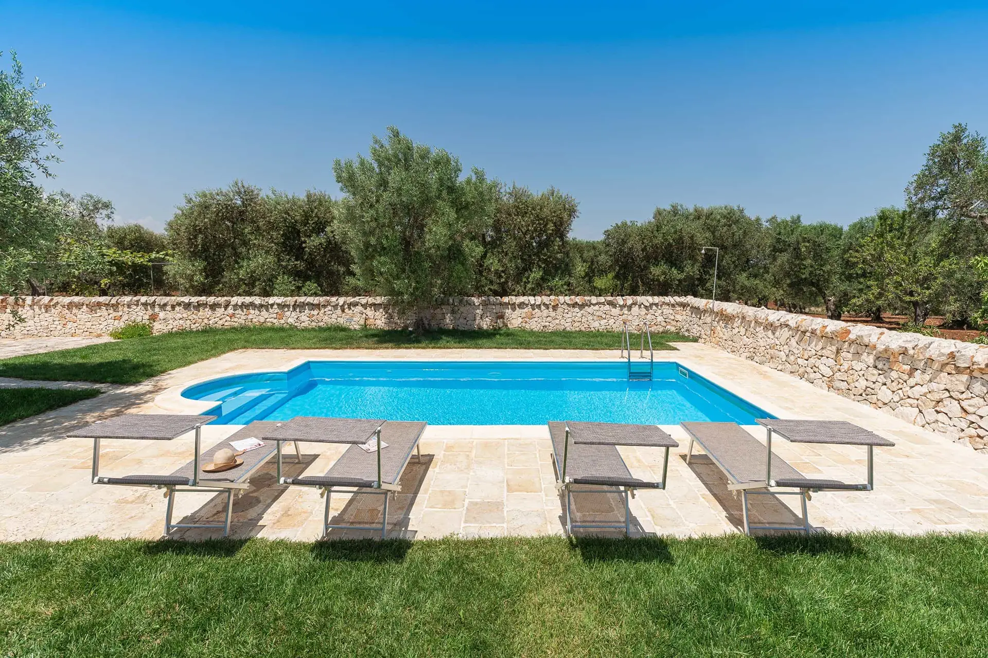 Solarium and private pool