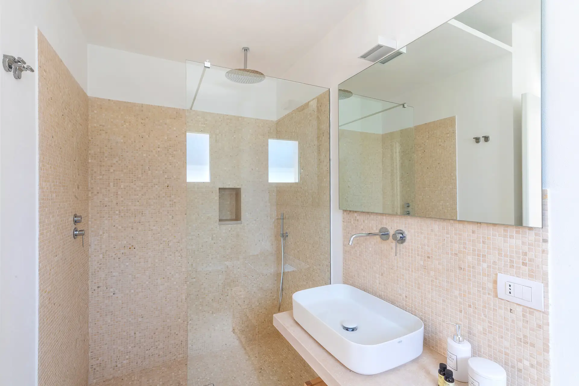 One of the 7 bathrooms