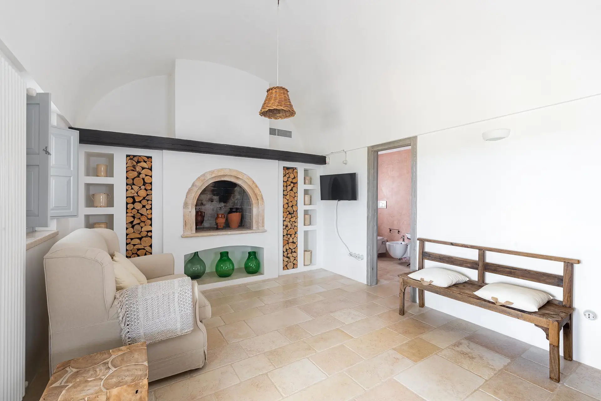 Living con divano letto da 120cm e bagno privato