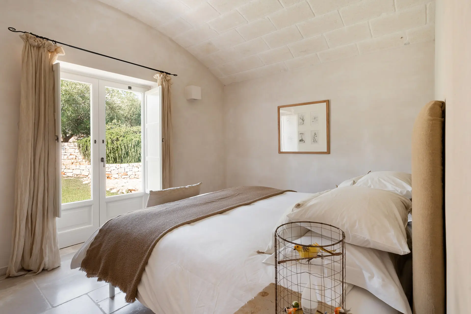 43_NUOVA_Villa_Margareta_Puglia_Paradise_luxury_seafront_bedroom_ensuite_bathroom
