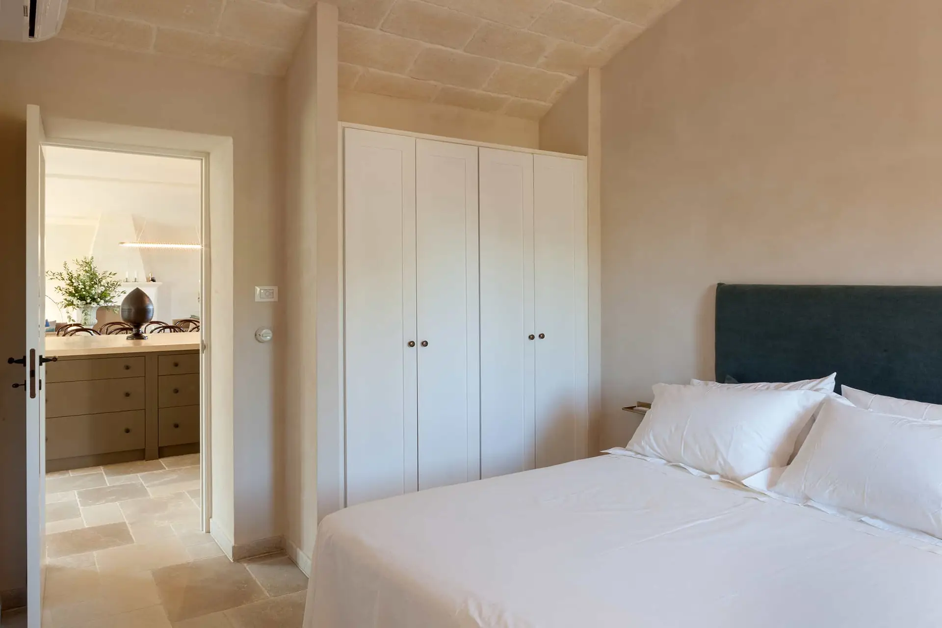 46_Villa_Margareta_Puglia_Paradise_luxury_seafront_bedroom_ensuite_bathroom