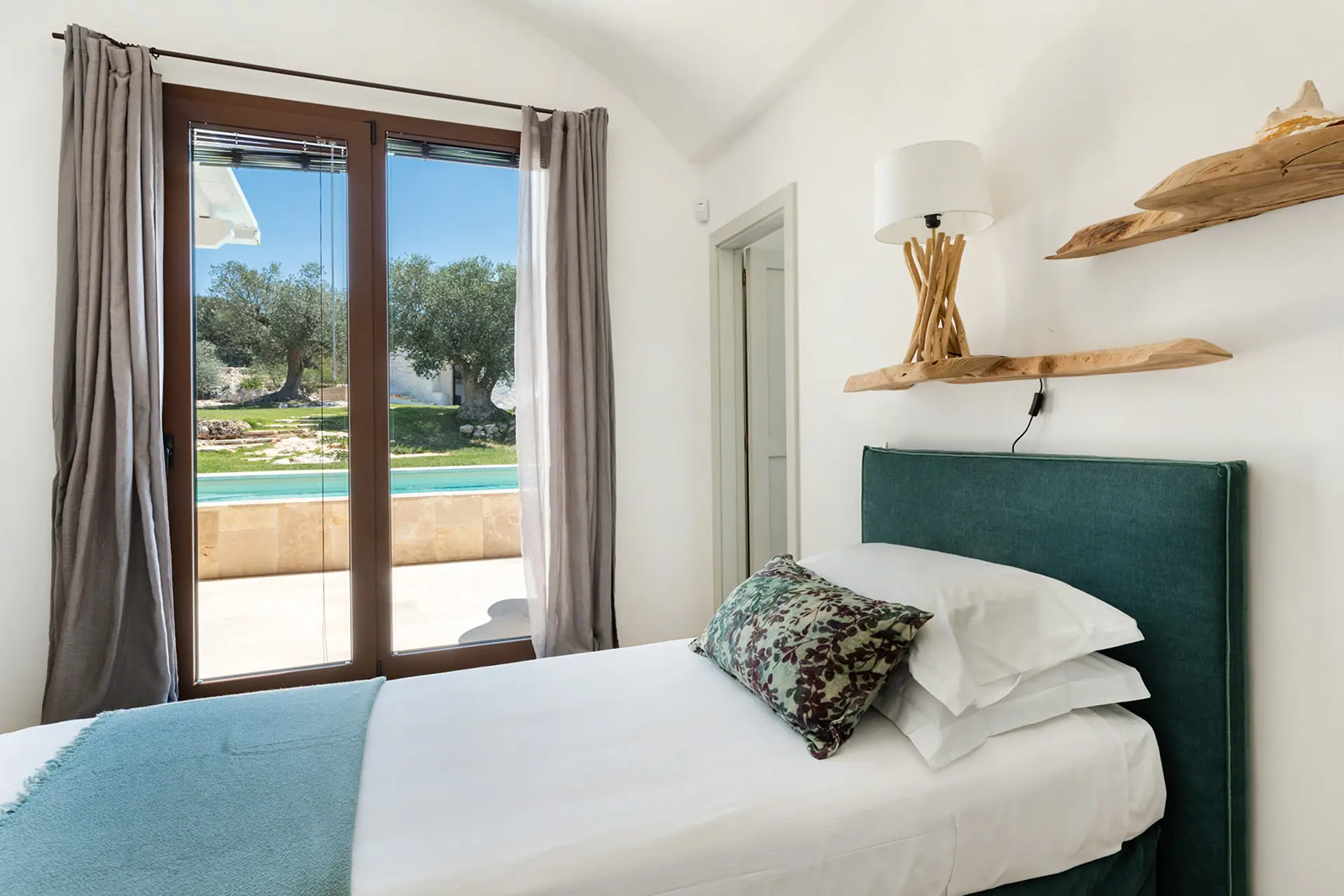 52_NUOVA_Villa_Elisa_Puglia_Paradise_luxury_double_bed_room_risultato