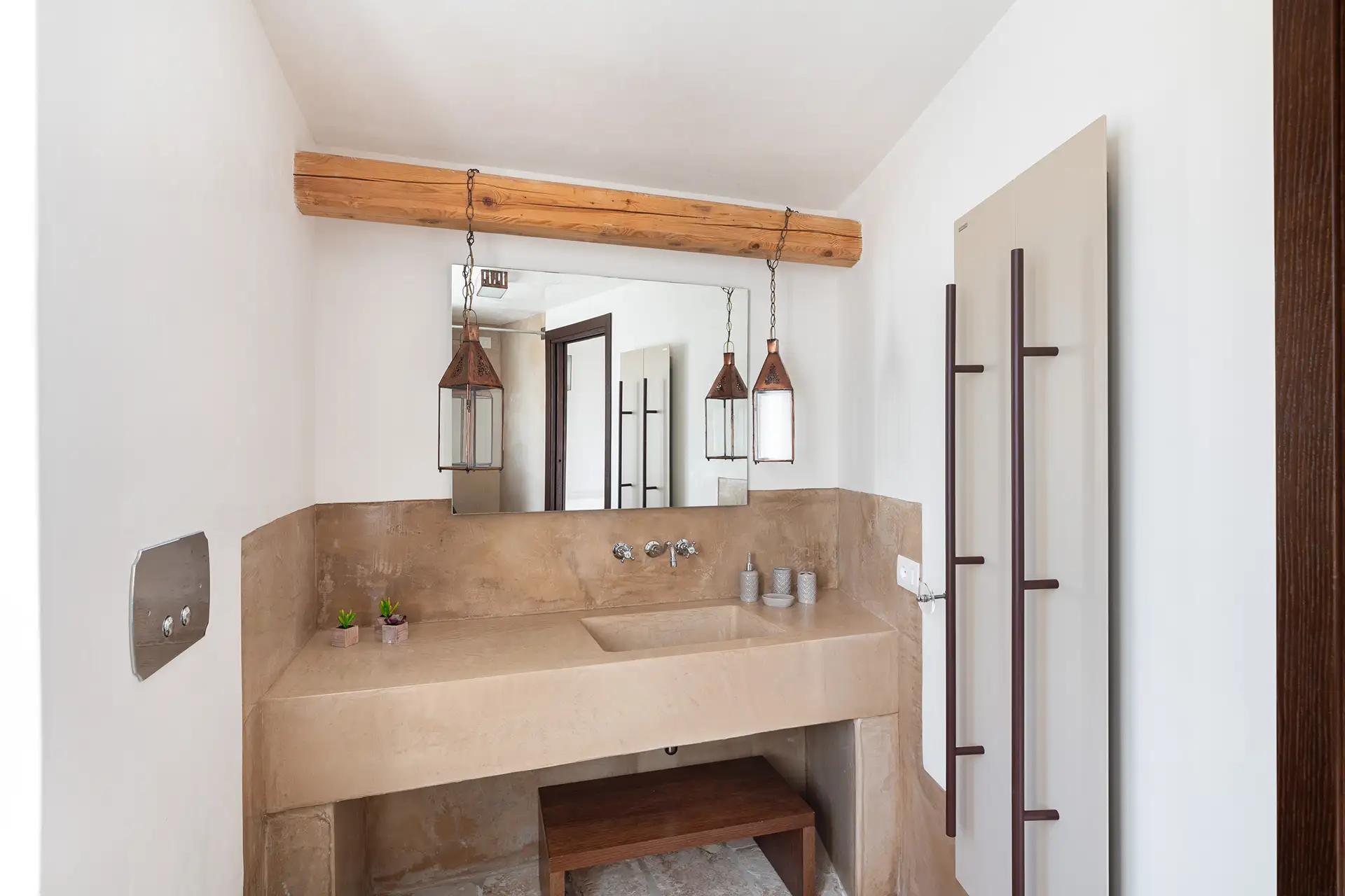 Trullo 2: Bathroom 1 with shower